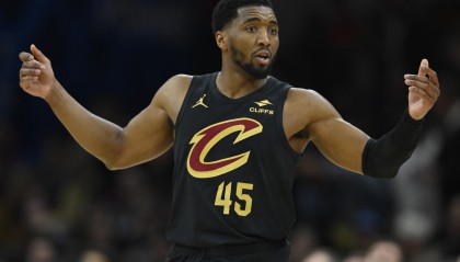 再加把劲儿！米切尔半场首发17分钟 13中6&amp;三分4中1砍16分2板