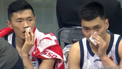 体育资讯-复刻CBA名画！陈林坚和陈培东同时拿纸巾擦血引关注