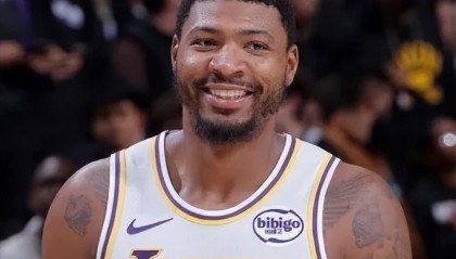 开云官网-斯玛特和海斯打成最大赢家！雷迪克发布会公开称赞，统治内外线！