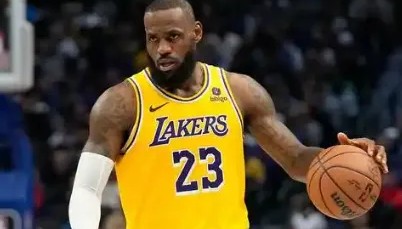 体育资讯-詹姆斯首节出战10分钟，投篮6中3得到10分2篮板4助攻2抢断