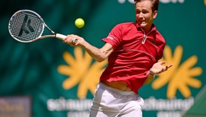 开云体育官网-梅德维德夫夺草地首冠 从“草地天残”化身温网热门