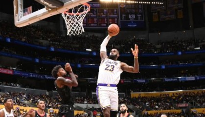 体育资讯-对抗时光的男人！詹皇再刷21季纪录：劈扣+罚球绝杀