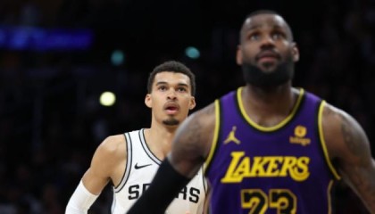 开云体育官网-詹皇归来破局！湖人新五虎渐入佳境：完全体6胜0负