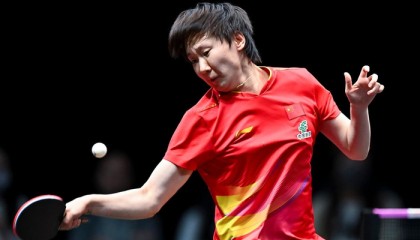 体育直播-韩莹点破国乒两极：孙颖莎天克削球，为何王曼昱却成突破口？|多哈|徐孝元|新加坡世锦赛|训练|打法_新浪体育_新浪新闻