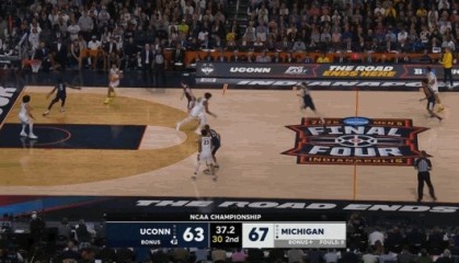 很稳！密歇根底线发球 4名球员先冲刺再分散 破掉对手全场盯人