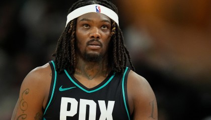 普理查德：罗威还是那个熟悉的罗威 那么不可思议 弹跳依然能平筐