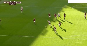 1729348376073013248.gif mun bre 3.gif